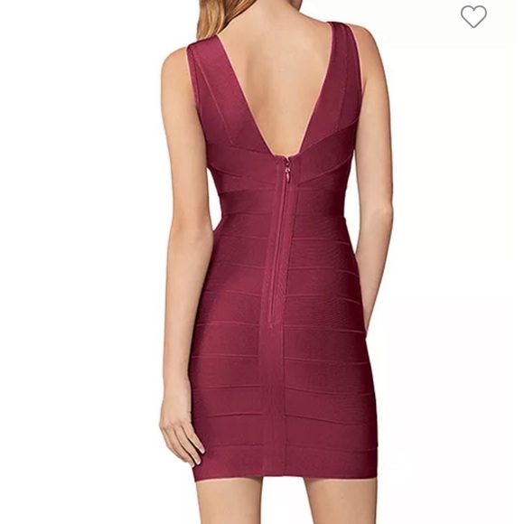 Hervé Léger
V-Neck Bandage Bodycon Dress - Picture 4 of 4